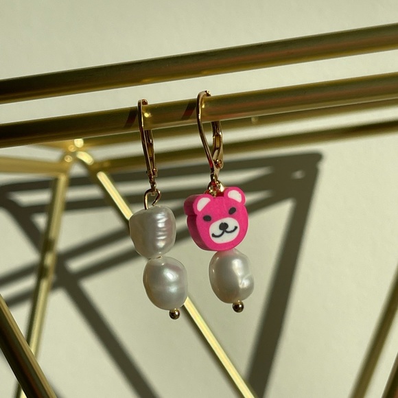 Fresh water Pearl clay bead pink bear earrings 18k gold plated stainless steel - Picture 3 of 6